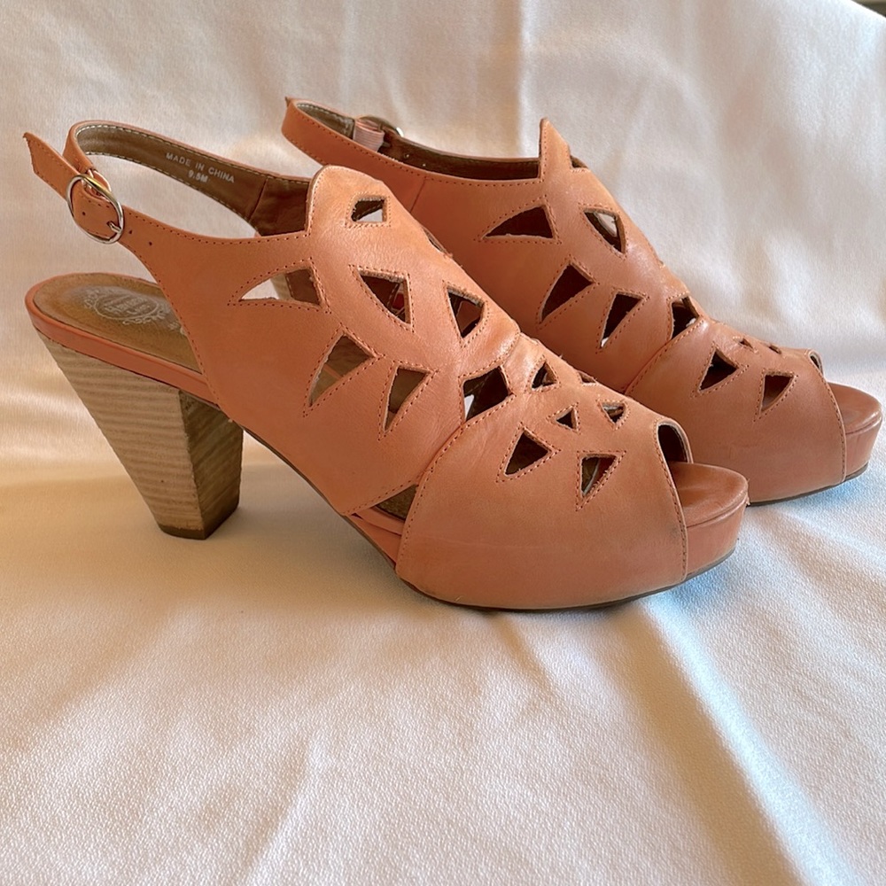 Jeffrey Campbell Havana Last Women’s size 9.5 peach leather platform heels.